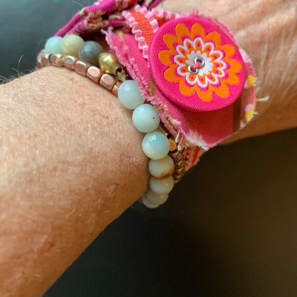 Artist made fabric cuff bracelet magenta pink - Picture 3 of 7